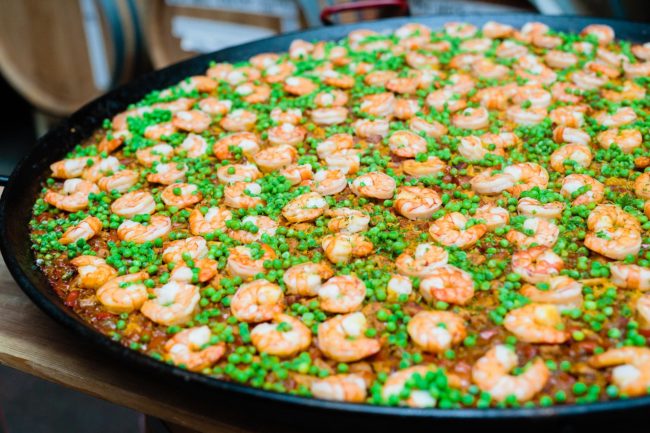 Green peas and shrimp paella