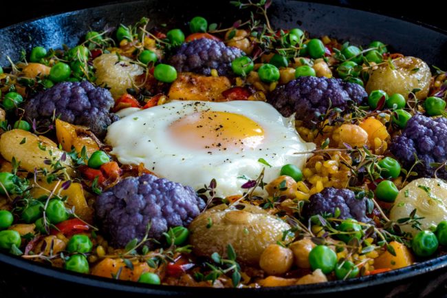 Vegetarian paella with egg