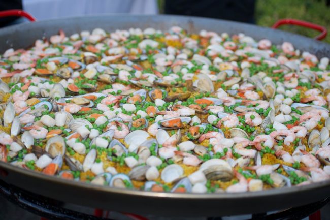 Paella with mussels and peas